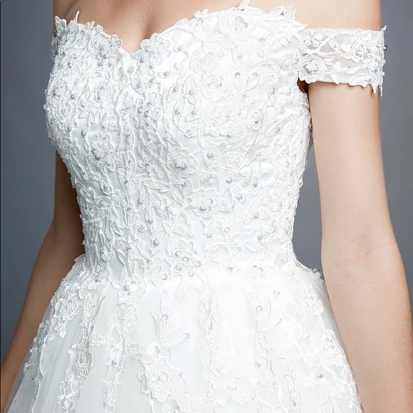 NWOT Off the shoulder ball gown wedding dress - Picture 6 of 10